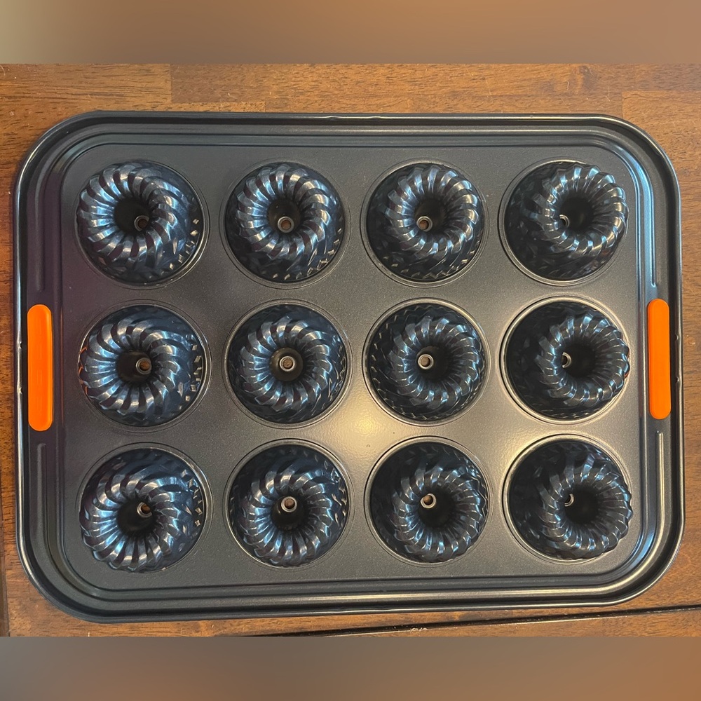 New Le Creuset Mini Fluted Cake Pan